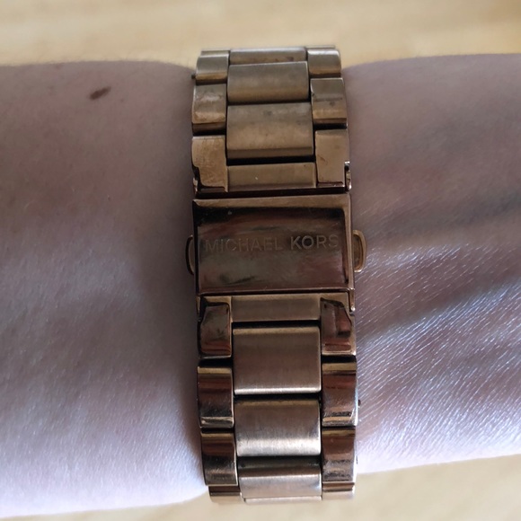Michael Kors Rose Gold Watch - Picture 4 of 4